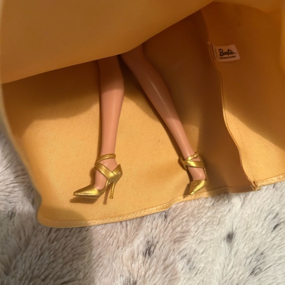 Holiday Barbie 2023 - Picture 8 of 11